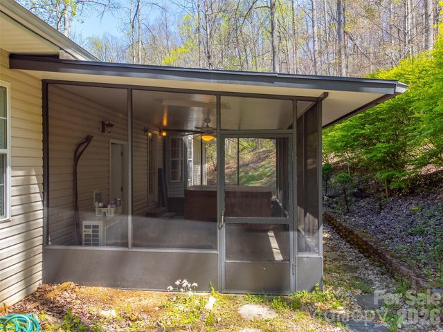 605 Toy Cove Road, Sylva, NC 28779
