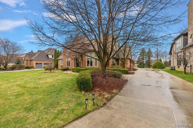 2648 Pebble Beach Drive, Oakland, MI 48363