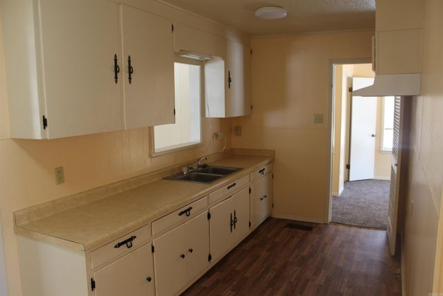 500 CHERRY Drive, Hope, AR 71801