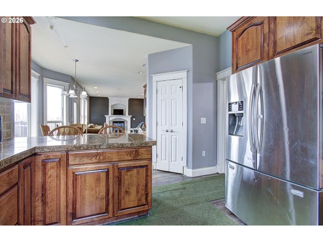 1189 E ENNIS Ct, La Center, WA 98629