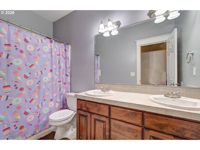 1189 E ENNIS Ct, La Center, WA 98629