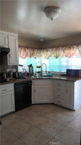 2542 N Pacific Avenue, Santa Ana, CA 92706