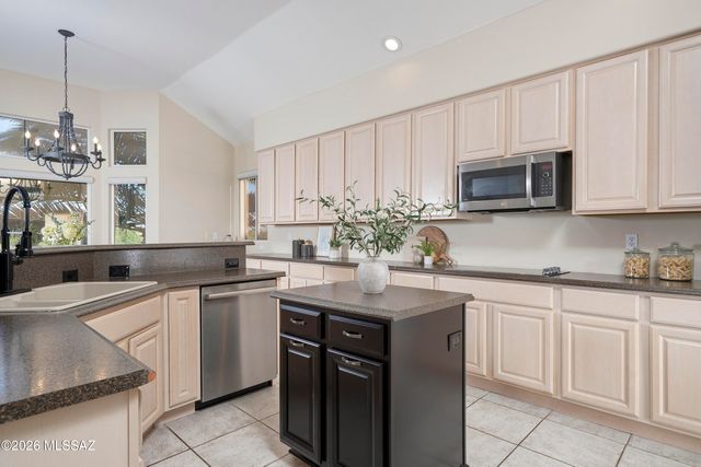 855 S Deer Meadow Loop, Tucson, AZ 85745