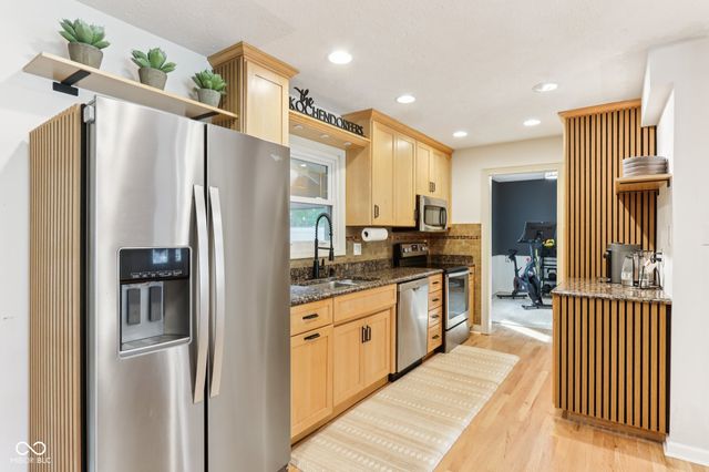 521 Thornberry Drive, Carmel, IN 46032