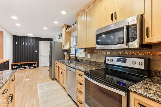 521 Thornberry Drive, Carmel, IN 46032