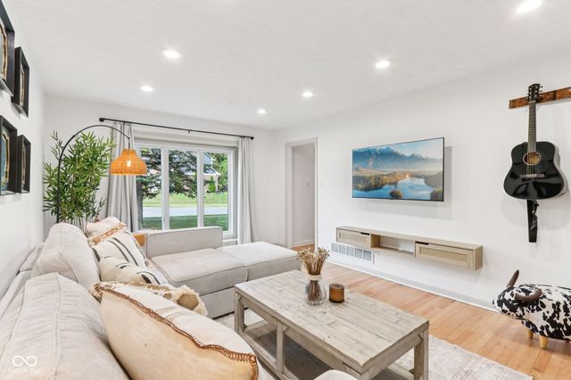 521 Thornberry Drive, Carmel, IN 46032