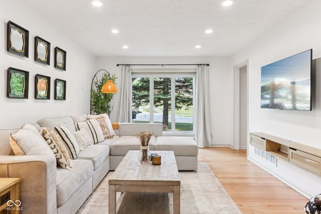 521 Thornberry Drive, Carmel, IN 46032