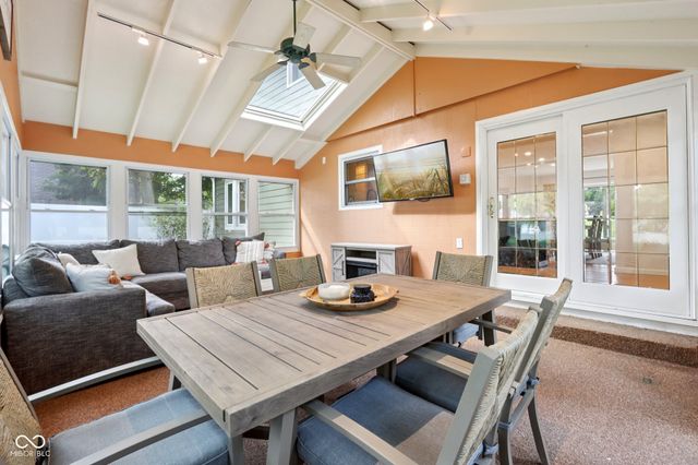 521 Thornberry Drive, Carmel, IN 46032