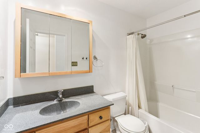 521 Thornberry Drive, Carmel, IN 46032