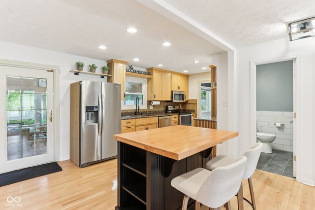 521 Thornberry Drive, Carmel, IN 46032