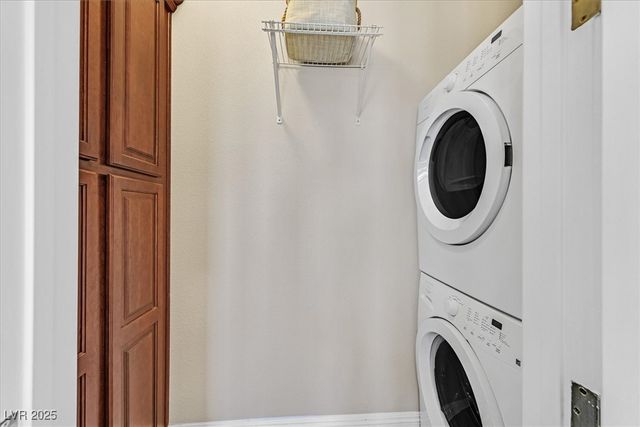 1214 Calcione Drive, Henderson, NV 89011