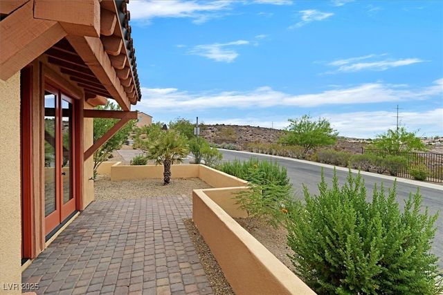 1214 Calcione Drive, Henderson, NV 89011