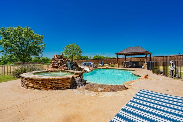 12176 Livingston Way, Talty, TX 75126