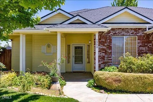 1300 Scarlet Oak Drive, Tehachapi, CA 93561