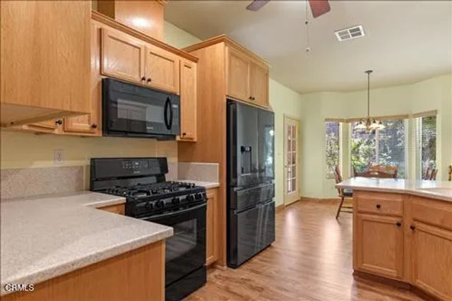 1300 Scarlet Oak Drive, Tehachapi, CA 93561