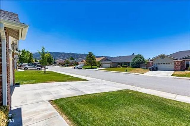 1300 Scarlet Oak Drive, Tehachapi, CA 93561
