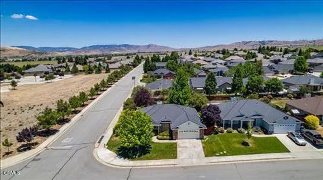 1300 Scarlet Oak Drive, Tehachapi, CA 93561