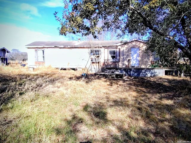 1641 county road 223, Floresville, TX 78114