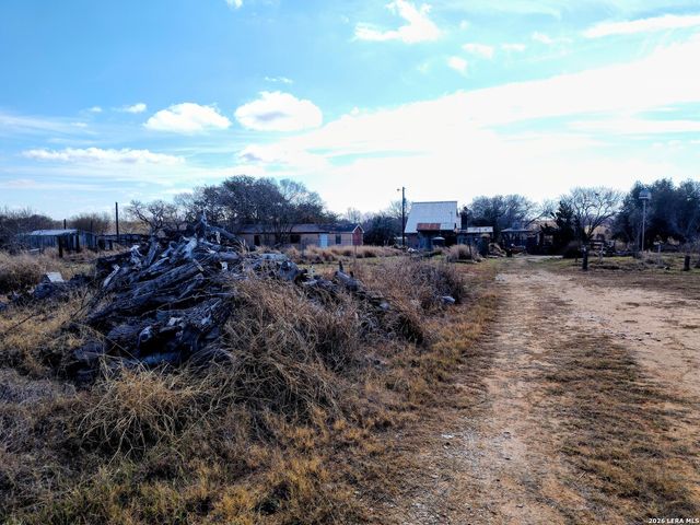 1641 county road 223, Floresville, TX 78114