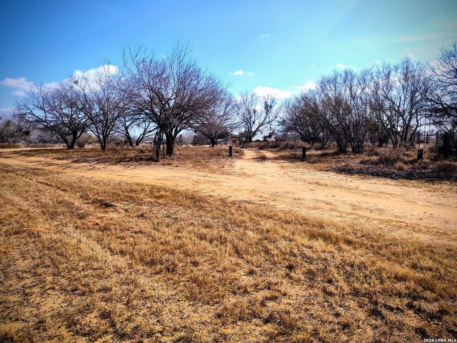 1641 county road 223, Floresville, TX 78114