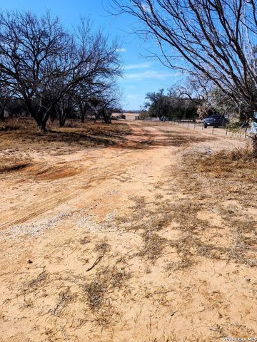 1641 county road 223, Floresville, TX 78114