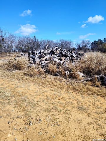 1641 county road 223, Floresville, TX 78114