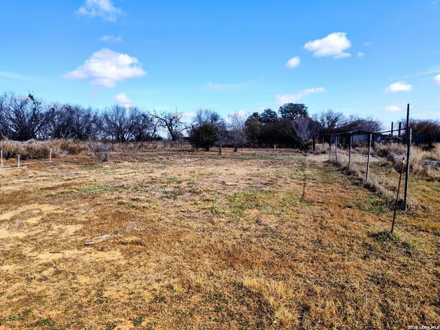 1641 county road 223, Floresville, TX 78114