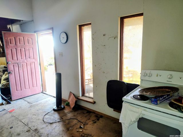 1641 county road 223, Floresville, TX 78114