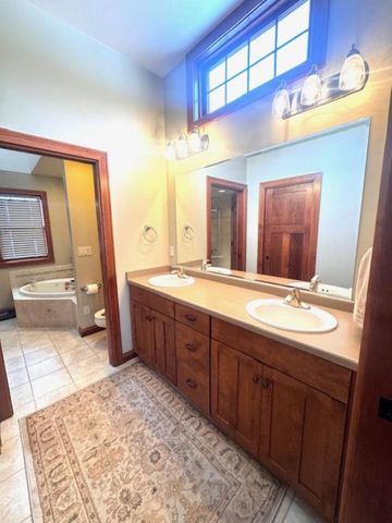 3365 NELSON ROAD, Oshkosh, WI 54904