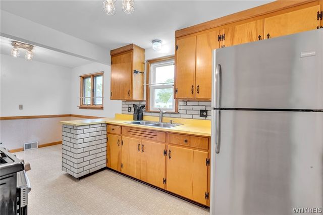 75 Girard Avenue, Cheektowaga, NY 14227