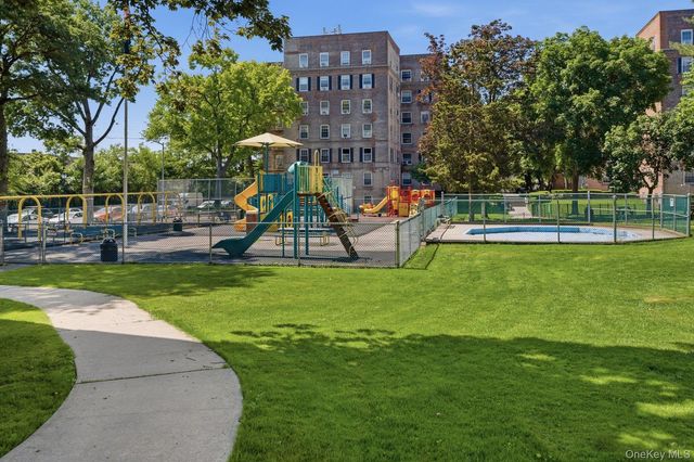 51-42 30th Avenue 3L, Woodside, NY 11377