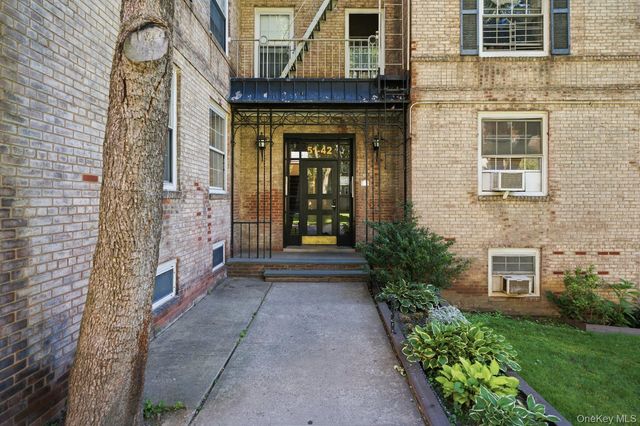 51-42 30th Avenue 3L, Woodside, NY 11377