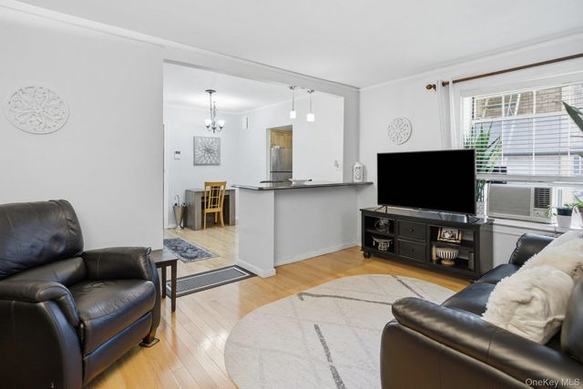 51-42 30th Avenue 3L, Woodside, NY 11377
