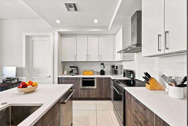 275 1ST AVENUE S 3308, St Petersburg, FL 33701