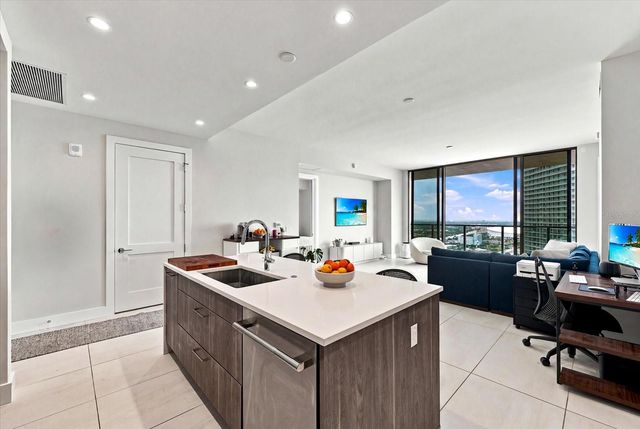 275 1ST AVENUE S 3308, St Petersburg, FL 33701
