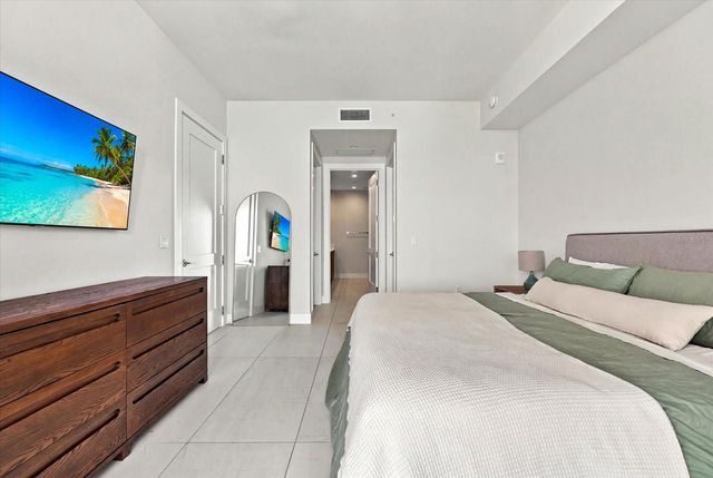 275 1ST AVENUE S 3308, St Petersburg, FL 33701