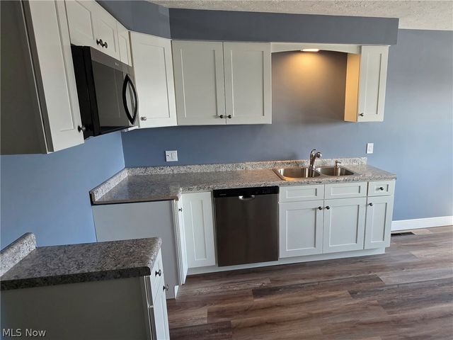 1640-1642 Cedarcrest Avenue SW, Massillon, OH 44646