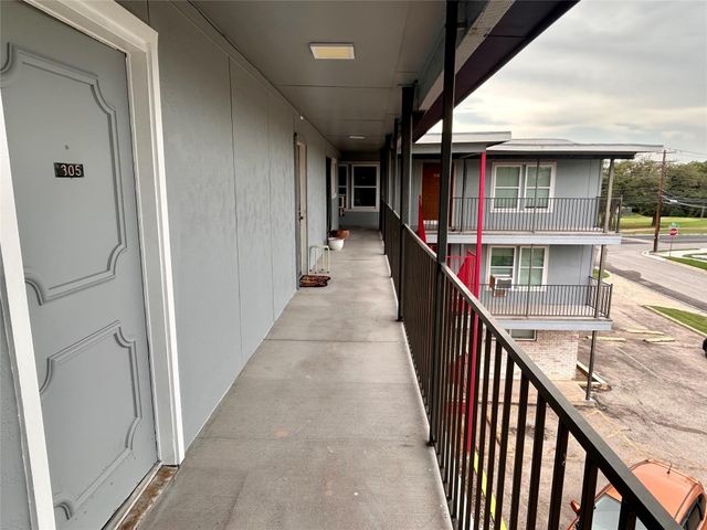 901 E 40th ST 304, Austin, TX 78751