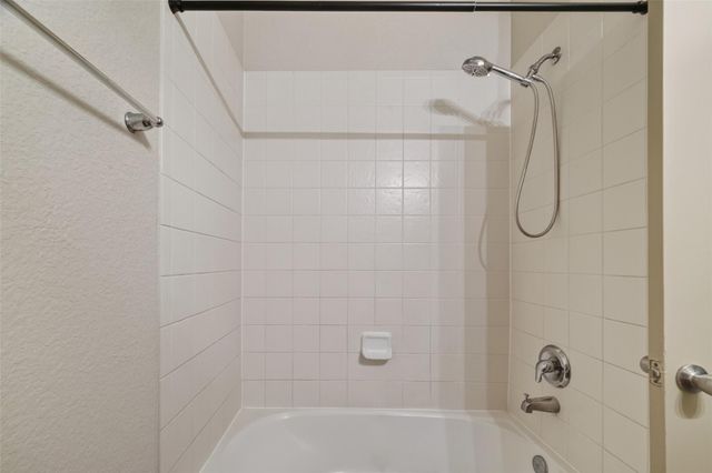 5950 Carpenters Hollow Court, Houston, TX 77049