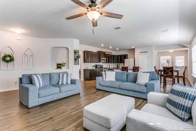 13323 Spike Rush, San Antonio, TX 78254