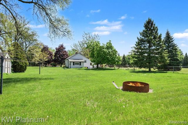 47611 Burton Drive, Shelby Twp, MI 48317