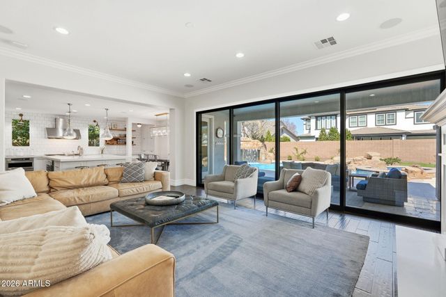 3662 E COMSTOCK Drive, Gilbert, AZ 85296