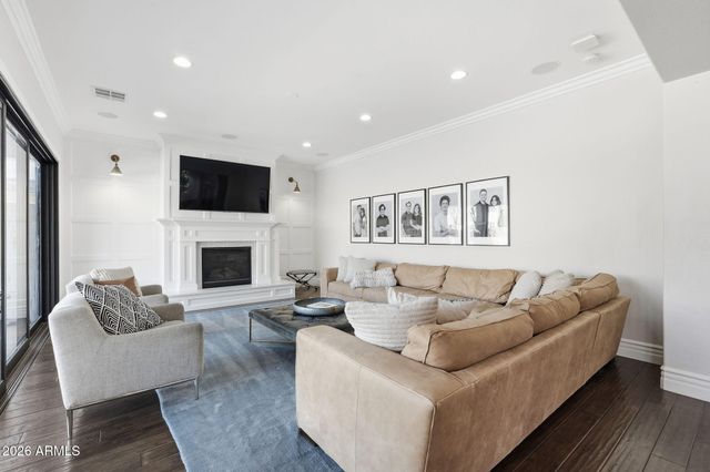 3662 E COMSTOCK Drive, Gilbert, AZ 85296