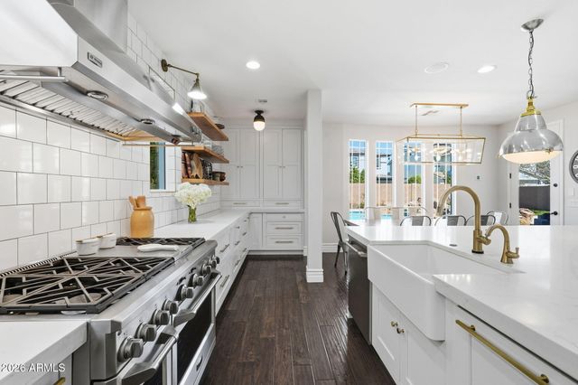 3662 E COMSTOCK Drive, Gilbert, AZ 85296