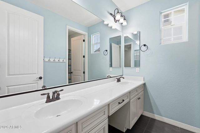 3662 E COMSTOCK Drive, Gilbert, AZ 85296