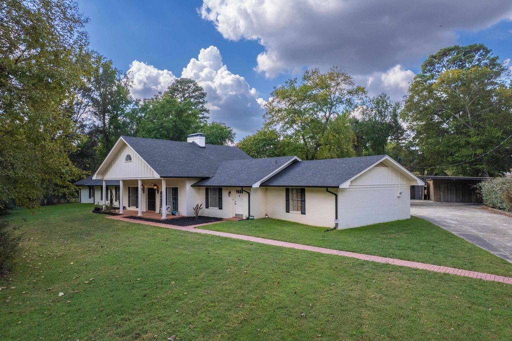 1010 S Williams Ave., Mount Pleasant, TX 75455