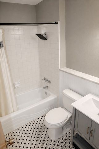 225 Terlingua Dr, Portland, TX 78374