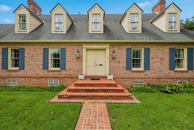 801 Chinoe Road, Lexington, KY 40502