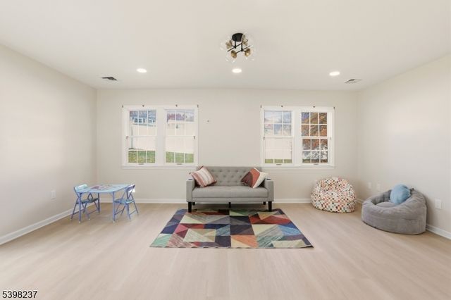 24 Frederick Ave, Woodbridge Twp., NJ 07067