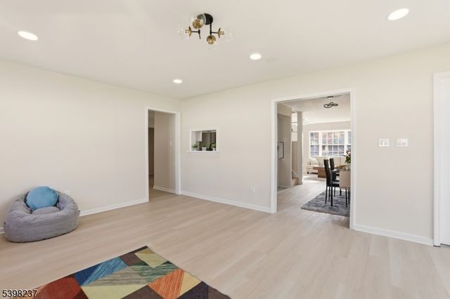 24 Frederick Ave, Woodbridge Twp., NJ 07067